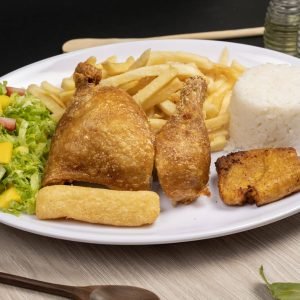 Bandeja con pollo frito